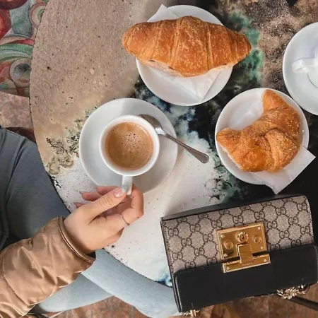 Sotto Gli Affreschi Del 1800 Con Colazione Inclusa Assisi Esterno foto