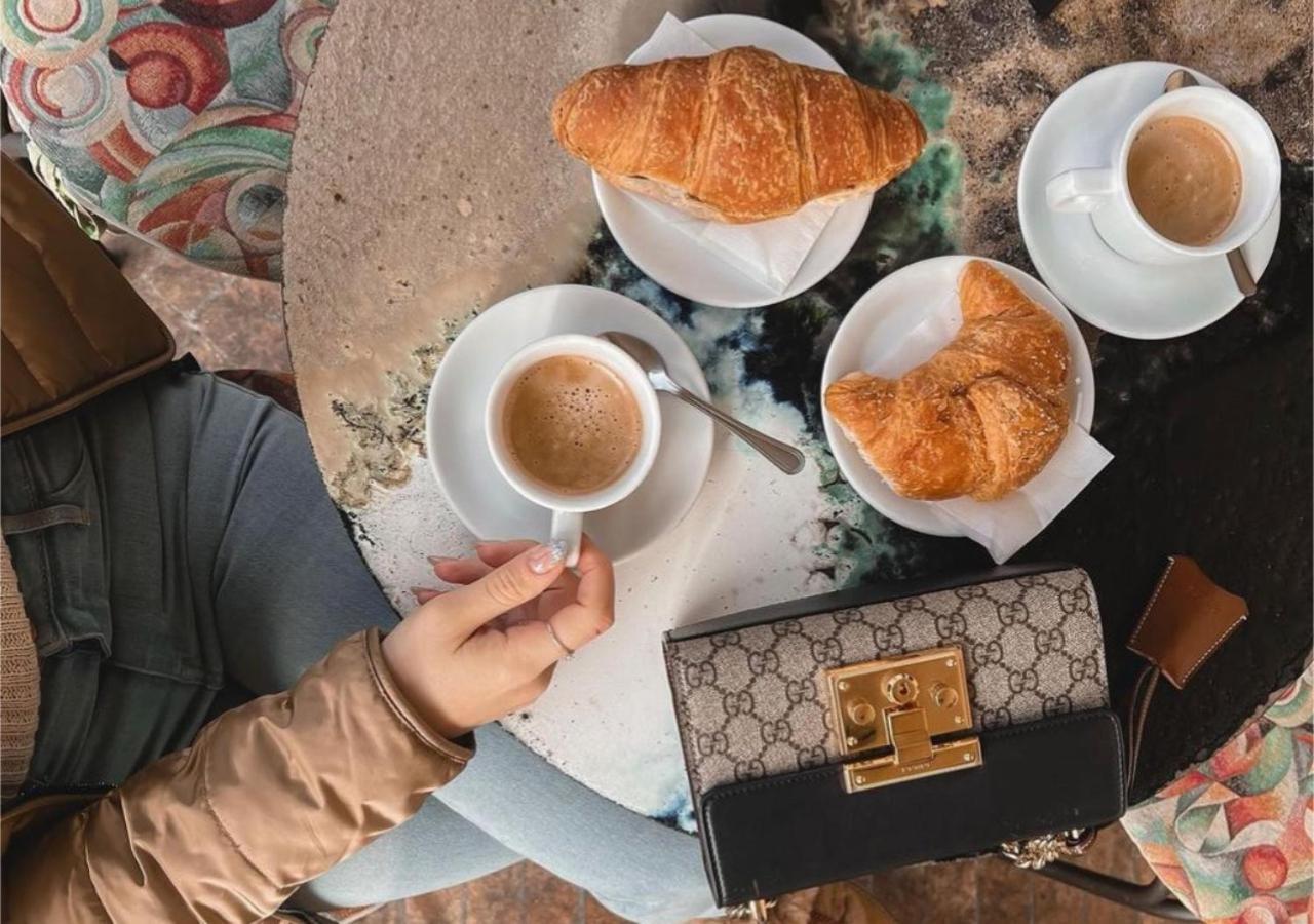 Appartamento Sotto Gli Affreschi Del 1800 Con Colazione Inclusa